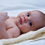 Pierwsza kąpiel noworodka po porodzie. 4 pomysły na bezpieczną kąpiel.