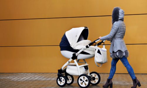 Mama wie lepiej: niebezpieczne potrząsanie dzieckiem – nie wolno tego robić, szczególnie w wózku!