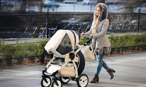 Misja jesienny spacer z dzieckiem – Jak to dobrze zorganizować, żeby nie odchorować?