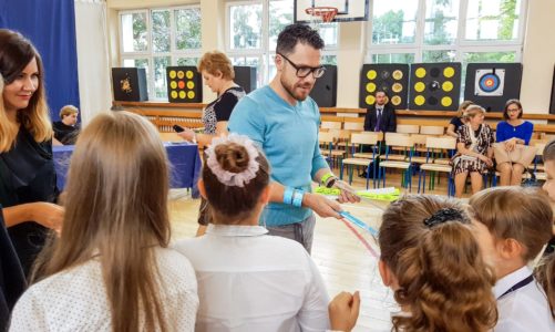 Odblaskowi uczą, jak być widocznym na drodze