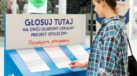 1 125 000 złotych dla organizacji społecznych! Problemy społeczne, BIZNES - Aktywni mieszkańcy, instytucje i organizacje pozarządowe już po raz czwarty mają okazję wziąć udział w programie grantowym „Decydujesz, pomagamy” i otrzymać finansowe wsparcie na realizację lokalnych projektów społecznych. Tesco przekaże na ten cel aż 1 125 000 złotych.