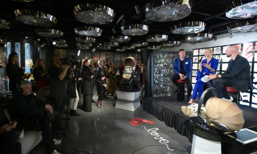 CYBEX rozpoczyna współpracę z super modelką Karoliną Kurkovą