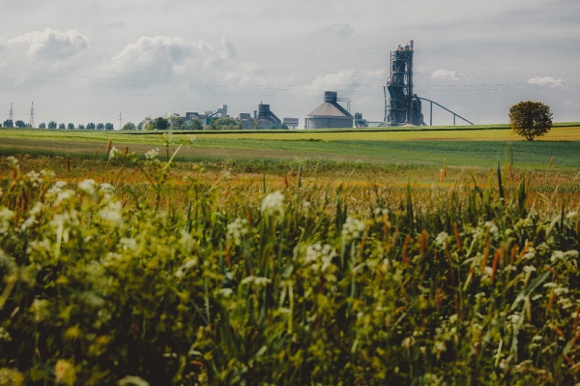 Lafarge wspiera Pałuckie Centrum Zdrowia w Żninie Problemy społeczne, BIZNES - Lafarge w Polsce kolejny raz przekazał wsparcie na rzecz szpitala w Żninie. Należąca do firmy Cementownia Kujawy pomogła w sfinansowaniu sprzętu medycznego dla Pałuckiego Centrum Zdrowia. Czek na kwotę 25 000 zł zostanie przeznaczony na zakup histeroskopu.