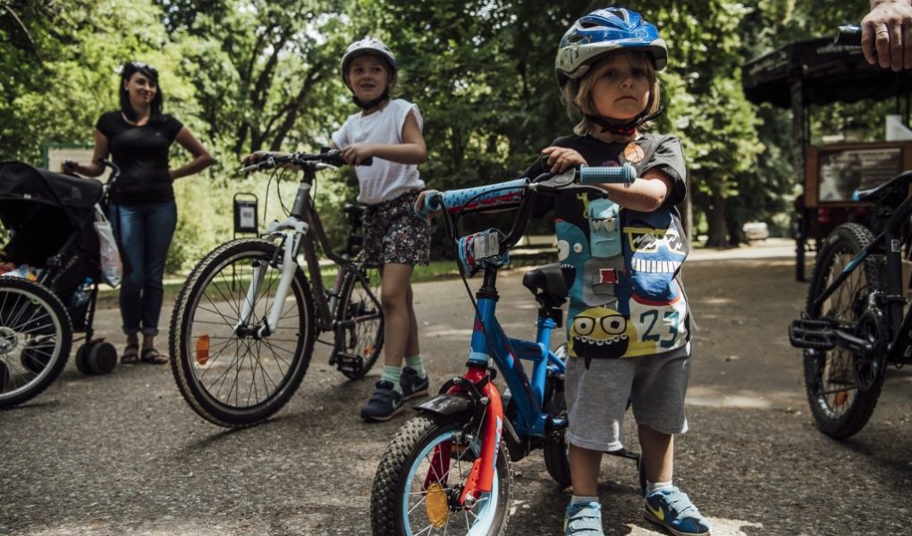 Do szkoły na rowerze. Jak zabezpieczyć pojazd przed kradzieżą?