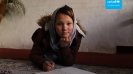 UNICEF: Pandemia COVID-19 zagraża przyszłości całego pokolenia Problemy społeczne, BIZNES - Według najnowszego raportu organizacji, co dziewiąte zakażenie COVID-19 dotyczy dziecka lub nastolatka. UNICEF ostrzega, że pandemia koronawirusa może mieć tragiczny, długofalowy wpływ na życie dzieci.