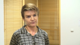 CASE: W długim terminie możemy spodziewać się wzrostu bezrobocia. Na razie przed zwolnieniami firmy powstrzymują warunki pomocy publicznej BIZNES, Prawo - Według badania Diagnoza.plus, przeprowadzonego pod koniec października, bezrobocie jesienią nie spadło, choć normalnie w tym okresie jest niższe ze względu na sezon przedświąteczny. Rodzi to obawy o zachowanie rynku pracy po Nowym Roku. Według prezes Centrum Analiz Społeczno-Ekonomicznych trudna sytuacja na wielu firmach wymusiłaby redukcję etatów, ale pracodawcy nie mogą tego zrobić ze względu na otrzymaną pomoc państwa. To może pogłębić ich problemy finansowe.